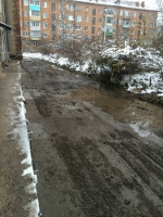 Грязь на придомовой территории по ул. Ленина 7