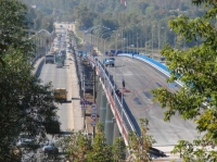 непонятные полосы/трещины на асфальте