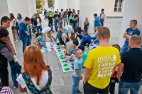 Алексинская молодежь сыграла в «твистер» на главной площади города